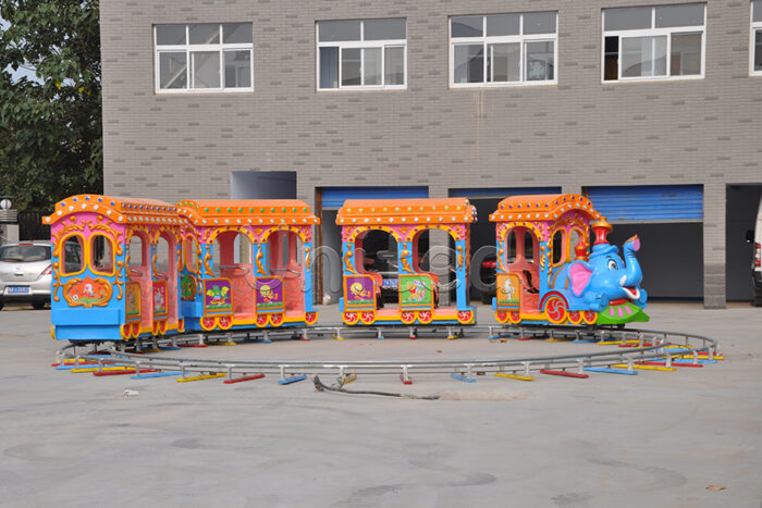 Tren con temática de elefantes para tu parque de atracciones